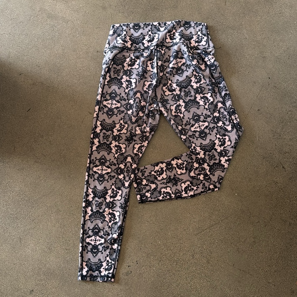 Lace looking Leggings - Picture 3 of 3